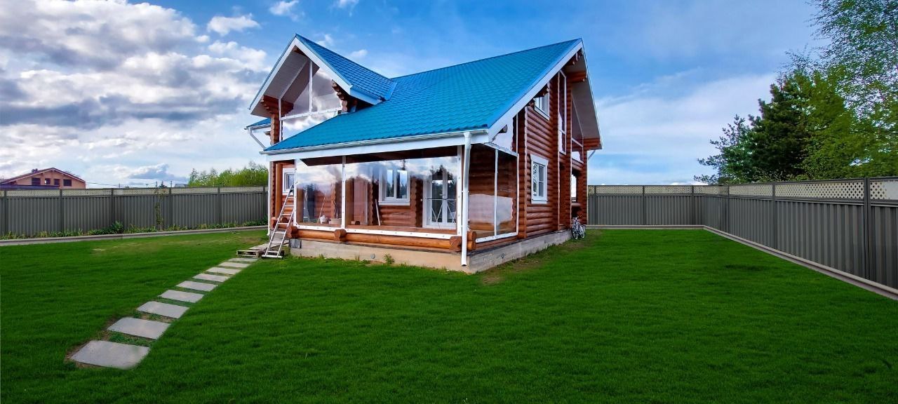 Мягкие окна на веранде загородного дома в Кубинке